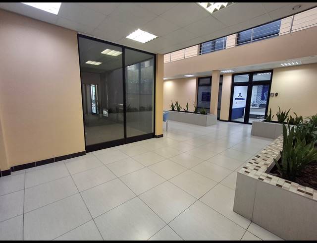 100M² OFFICE TO LET IN VINCENT